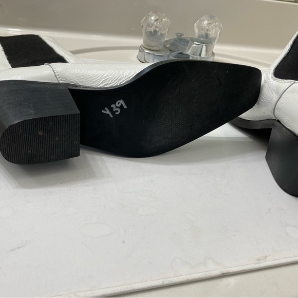 L’ intervalle women’s ankles heeled boots Size 40, US 9 excellent condition - Picture 9 of 9